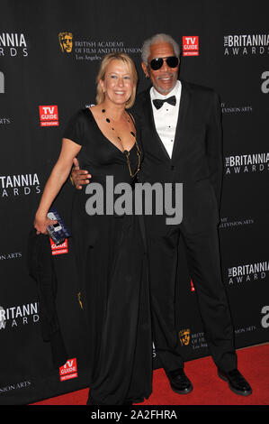 LOS ANGELES, Ca. November 30, 2011: Morgan Freeman & Sarah Cairns an der 2011 BAFTA/LA Britannia Awards im Beverly Hilton Hotel. © 2011 Paul Smith/Featureflash Stockfoto