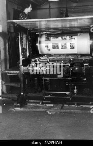 Druckmaschinen in Höhle Mann Büromaschinenhersteller, 1930er Jahre Deutsches Reich. Druckmaschinen, in die MAN-Werke, Deutschland der 1930er Jahre. Stockfoto