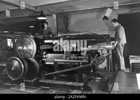 Druckmaschinen in Höhle Mann Büromaschinenhersteller, 1930er Jahre Deutsches Reich. Druckmaschinen, in die MAN-Werke, Deutschland der 1930er Jahre. Stockfoto