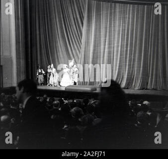 Aufführung Im Opernhaus in Rom; Italienischen 1940er Jahre. Leistung an der Oper in Rom; Italien der 1940er Jahre. Stockfoto