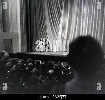 Aufführung Im Opernhaus in Rom; Italienischen 1940er Jahre. Leistung an der Oper in Rom; Italien der 1940er Jahre. Stockfoto