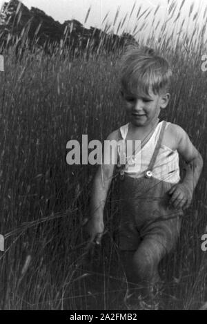 Eine Familie fährt in den Urlaub, Deutsches Reich 30er Jahre. Eine Familie in Urlaub, Deutschland 1930. Stockfoto