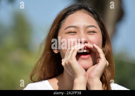 Ein schreiendes Schöne Diverse Weibliche Stockfoto