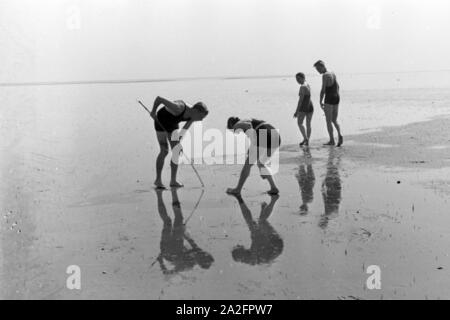 Urlauber auf der Nordseeinsel Juist, Deutschland 1930er Jahre. Urlauber auf der ostfriesischen Insel Juist, Deutschland 1930. Stockfoto