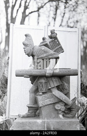 Skulptur einer Steinmetzschule in Mayen, Deutsches Reich 1937. Skulptur eines chiseler Schule in Mayen, Deutschland 1937. Stockfoto