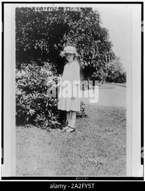 Elizabeth Hughes, full-length Portrait, stehend, nach vorne Stockfoto