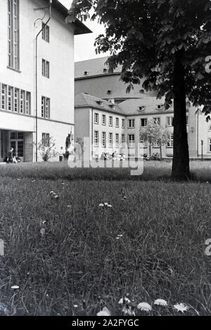 Ein Ausflug zur Ruprecht-Karls-Universität in Heidelberg, Deutsches Reich 30er Jahre. Ein Ausflug in die Ruprecht-Karls-Universität in Heidelberg; Deutschland 1930. Stockfoto