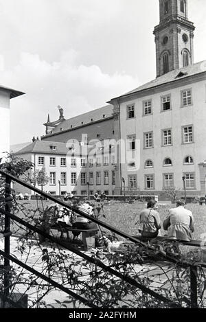 Ein Ausflug zur Ruprecht-Karls-Universität in Heidelberg, Deutsches Reich 30er Jahre. Ein Ausflug in die Ruprecht-Karls-Universität in Heidelberg; Deutschland 1930. Stockfoto