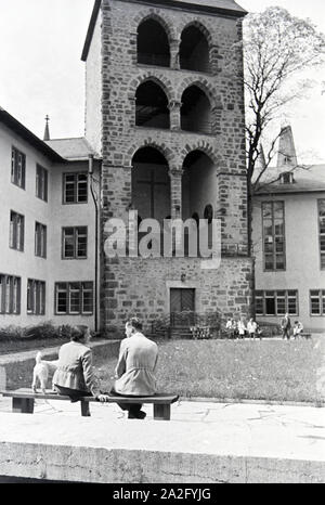 Ein Ausflug zur Ruprecht-Karls-Universität in Heidelberg, Deutsches Reich 30er Jahre. Ein Ausflug in die Ruprecht-Karls-Universität in Heidelberg; Deutschland 1930. Stockfoto