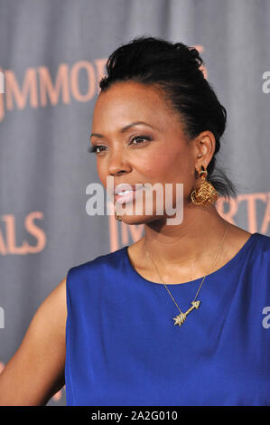 LOS ANGELES, Ca. November 07, 2011: Aisha Tyler bei der Weltpremiere von 'Unsterblichen' im Nokia Theatre L.A. Leben in der Innenstadt von Los Angeles. © 2011 Paul Smith/Featureflash Stockfoto