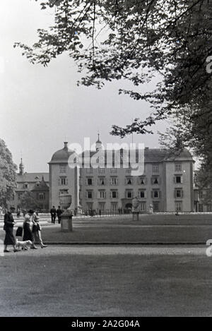 Ein Ausflug zum Schloss Schwetzingen, Deutsches Reich 30er Jahre. Eine Exkursion nach Schwetzingen; Deutschland 1930. Stockfoto