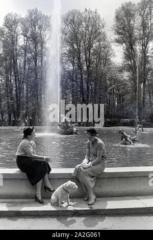 Ein Ausflug zum Schloss Schwetzingen, Deutsches Reich 30er Jahre. Eine Exkursion nach Schwetzingen; Deutschland 1930. Stockfoto