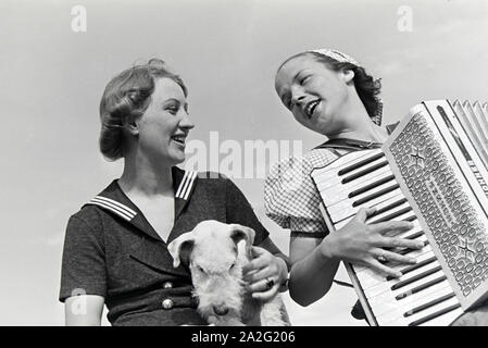 Frauen beim Musizieren, Deutsches Reich 30er Jahre. Frauen machen Musik, Deutschland 1930. Stockfoto