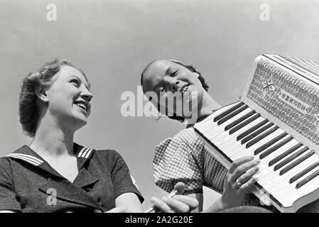 Frauen beim Musizieren, Deutsches Reich 30er Jahre. Frauen machen Musik, Deutschland 1930. Stockfoto