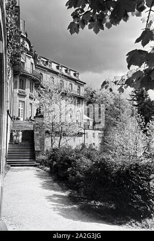 Ein Ausflug zum Schloss Bühlerhöhe im Schwarzwald, Deutsches Reich 30er Jahre. Ein Ausflug nach Schloss Bühlerhöhe im Schwarzwald, Deutschland der 1930er Jahre. Stockfoto