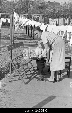 Kinder aus Fischerfamilien auf der Halbinsel Hela in Ostpreußen, Deutschland 1930er Jahre. Kinder aus Familien der Fischer auf der Halbinsel Hela in Ostpreußen, Deutschland 1930. Stockfoto