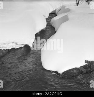 Ein Ausflug in Das Skigebiet Reheberg Im Erzgebirge, 1930er Jahre Deutsches Reich. Ein Ausflug ins Schigebiet Rehberg im Erzgebirge, Deutschland der 1930er Jahre. Stockfoto