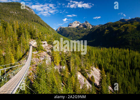 Hängebrücke am Meer Himmel Gondel Summit Lodge, Squamish, BC, Kanada Stockfoto