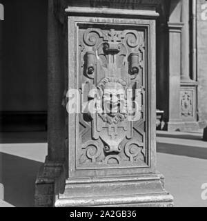 Reliefpfeiler am Dom in Aachen, Deutschland, 1930er Jahre. Pilaster im Aachener Dom, Deutschland 1930. Stockfoto