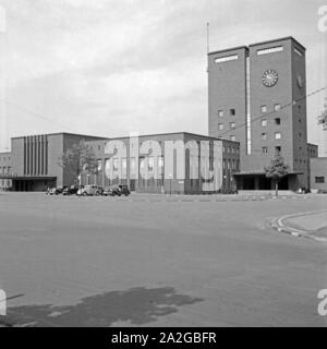 Empfangsgeböude vom Hauptbahnhof in Oberhausen, Deutschland 1930er Jahre. Oberhausen Hauptbahnhof, Deutschland 1930. Stockfoto