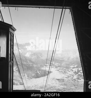 Blick aus einer Abendstein, Deutschland 1930er Jahre. Blick von einer Seilbahn Station unten im Tal, Deutschland 1930. Stockfoto