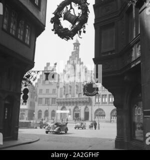 Auf dem Römerberg im Zentrum von Frankfurt am Main, Deutschland 1930er Jahre. Ein roemerberg Hügel in der Stadt Tiziano von Frankfurt, Deutschland 1930. Stockfoto