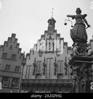 Auf dem Römerberg im Zentrum von Frankfurt am Main, Deutschland 1930er Jahre. Ein roemerberg Hügel in der Stadt Tiziano von Frankfurt, Deutschland 1930. Stockfoto