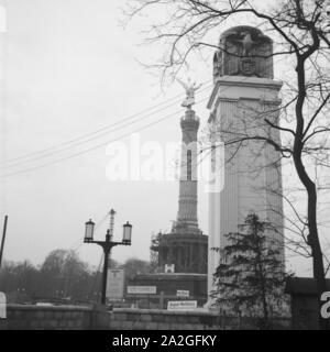 Baustelle rund um die Siegessäule in Berlin, Deutschland, 1930er Jahre. Bau Bereich um die Berliner Siegessaeule, Deutschland 1930. Stockfoto