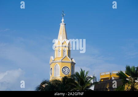 Die berühmten Uhrenturm am Eingang an der Stadtmauer von Cartagena de Indias Stockfoto