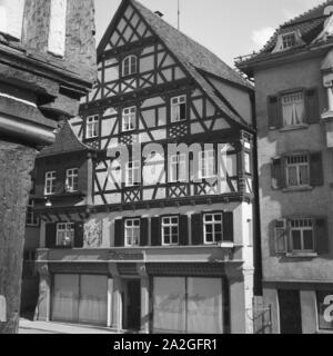 Fachwerkhaus in einer Kleinstadt, Deutschland 1930er Jahre. Fachwerkhaus in einer kleinen Stadt, Deutschland 1930. Stockfoto