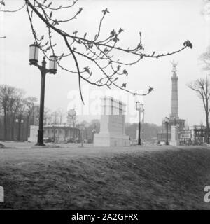 Baustelle rund um die Siegessäule in Berlin, Deutschland, 1930er Jahre. Bau Bereich um die Berliner Siegessaeule, Deutschland 1930. Stockfoto