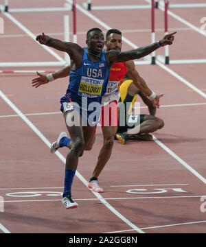 Doha, Katar. 02 Okt, 2019. Grant Holloway (USA) gewinnt die 110 m Hürden Gold Medaille bei der Leichtathletik-WM in Dubai International Stadium. Credit: SOPA Images Limited/Alamy leben Nachrichten Stockfoto