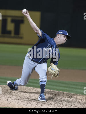 Oakland, USA. 2. Okt, 2019. Tampa Bay Rays schließen Krug Emilio Heidnischen (15) wirft der Oakland A's im neunten Inning von der American League Wild Card Spiel bei Oakland-Alameda County Coliseum in Oakland, Kalifornien am Mittwoch, 2. Oktober 2019. Die Strahlen besiegte die A's 5-1 auf der ALDS zu bewegen. Foto von Terry Schmitt/UPI Quelle: UPI/Alamy leben Nachrichten Stockfoto