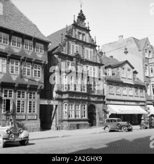 Das leisthaus in der Osterstraße in der Innenstadt von Hameln an der Weser, Deutschland 1930er Jahre. Leisthaus Patrizier Haus in der Osterstrasse Straße in der Stadt Hameln an der Weser, Deutschland 1930. Stockfoto