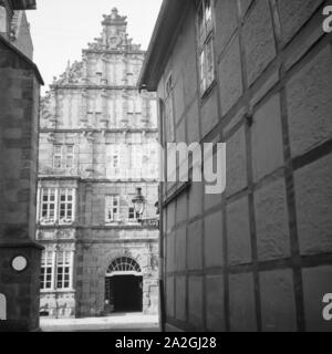 Das Rattenfängerhaus in der Osterstraße in der Altstadt von Hameln an der Weser, Deutschland 1930er Jahre. Rattenfängerhaus in der Osterstrasse Straße in der Altstadt von Hameln auf der Weser, Deutschland 1930. Stockfoto