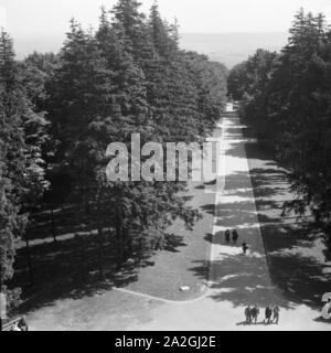 Blick vom Hermannsdenkmal in der Nähe von Hiddesen bei Detmold, Deutschland 1930er Jahre. Blick vom Hermannsdenkmal in Hiddesen bei Detmold, Deutschland 1930. Stockfoto