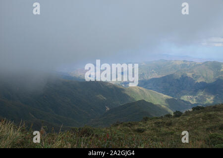 Ansicht von der Kante auf die erstaunliche Mirador Trail, Podocarpus-nationalpark, Loja, Ecuador Stockfoto