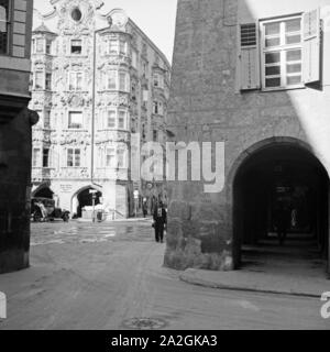 Jugendstilhaus in der Innenstadt in Innsbruck in Österreich, Deutschland, 1930er Jahre. Jugendstilgebäude in der Stadt Innsbruck in Österreich, Deutschland 1930. Stockfoto