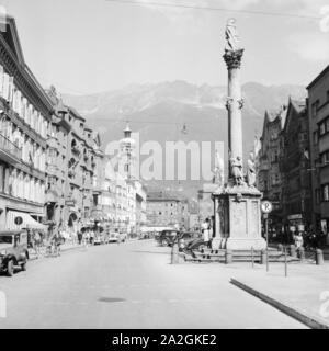 Mariensäule Sterben in der Maria-Theresien-Straße in Innsbruck in Österreich, Deutschland, 1930er Jahre. St. Mary's-Spalte in der Maria-Theresien-Straße in Innsbruck in Österreich, Deutschland 1930. Stockfoto