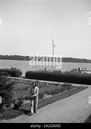 Sommerlicher 206 in einem Restaurant, Deutschland 1930er Jahre. Das Restaurant im Sommer, Deutschland 1930. Stockfoto