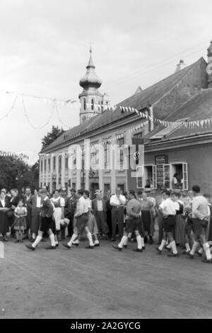 Ein Volksfest in Wien, Deutsches Reich 30er Jahre. Ein Folk Festival in Wien, Deutschland 1930. Stockfoto