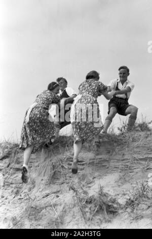 Sommerferien auf der Nordseeinsel Borkum, Deutsches Reich 30er Jahre. Sommer Urlaub auf der Nordseeinsel Borkum, Deutschland 1930. Stockfoto