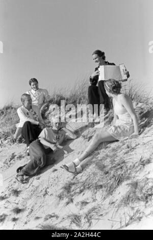 Sommerferien in Norderney, Deutsches Reich 30er Jahre. Sommer Urlaub auf Norderney, Deutschland 1930. Stockfoto