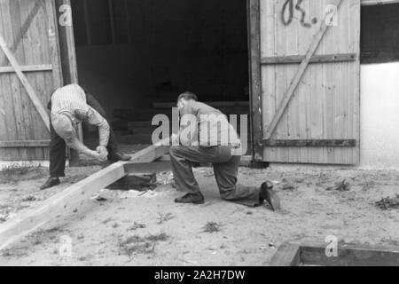 Alltagsszenen eines landwirtschaftlichen Betriebs, Deutsches Reich 30er Jahre. Szenen aus dem täglichen Leben eines landwirtschaftlichen Unternehmens, Deutschland 1930. Stockfoto