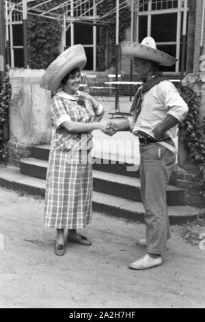 Kindheitsszenen im Deutschen Reich der 1930er Jahre. Szenen aus der Kindheit in Deutschland in den 1930er Jahren. Stockfoto