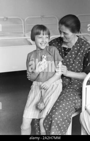 Kindheitsszenen im Deutschen Reich der 1930er Jahre. Szenen aus der Kindheit in Deutschland in den 1930er Jahren. Stockfoto