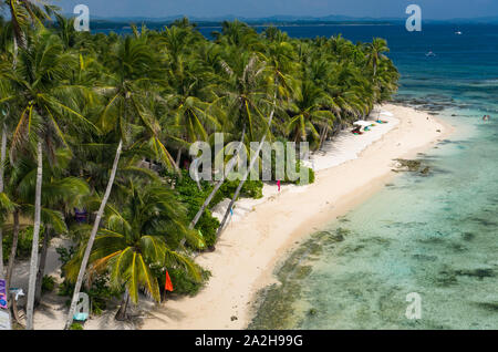 Luftaufnahme des Strandes an der berühmten Wolke 9 Surfgebiet Siargao, Philippinen Stockfoto