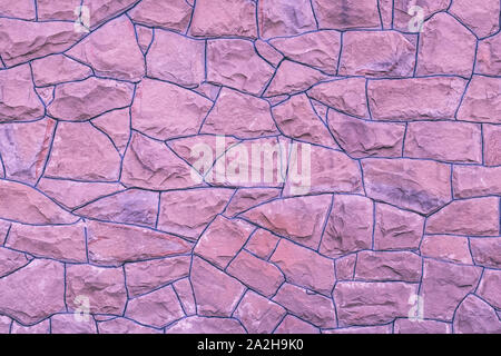 Lila stein Wand Hintergrund. Hellrosa Textur von Felsen. Ziegel natürlichen Muster. Abstrakte Architektur Hintergründe. Mauerwerk raue Oberfläche, moderne de Stockfoto