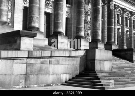 Unterwegs in der Reichshauptstadt Berlin, Deutschland 1930er Jahre. In der deutschen Hauptstadt Berlin, Deutschland 1930. Stockfoto