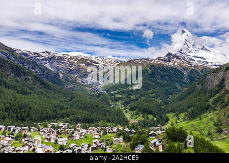 Schöne Antenne Landschaft von Zermatt und Matterhorn Gipfel, Schweiz Stockfoto